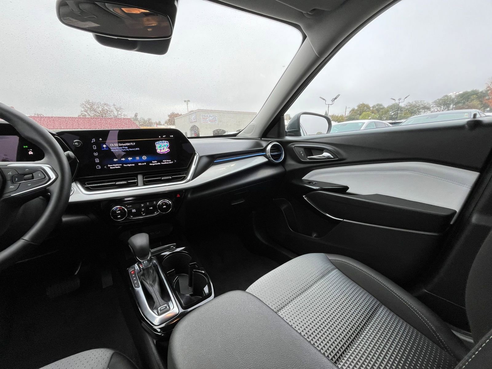 Used 2025 Chevrolet Trax LT w/ LT Convenience Package image 33