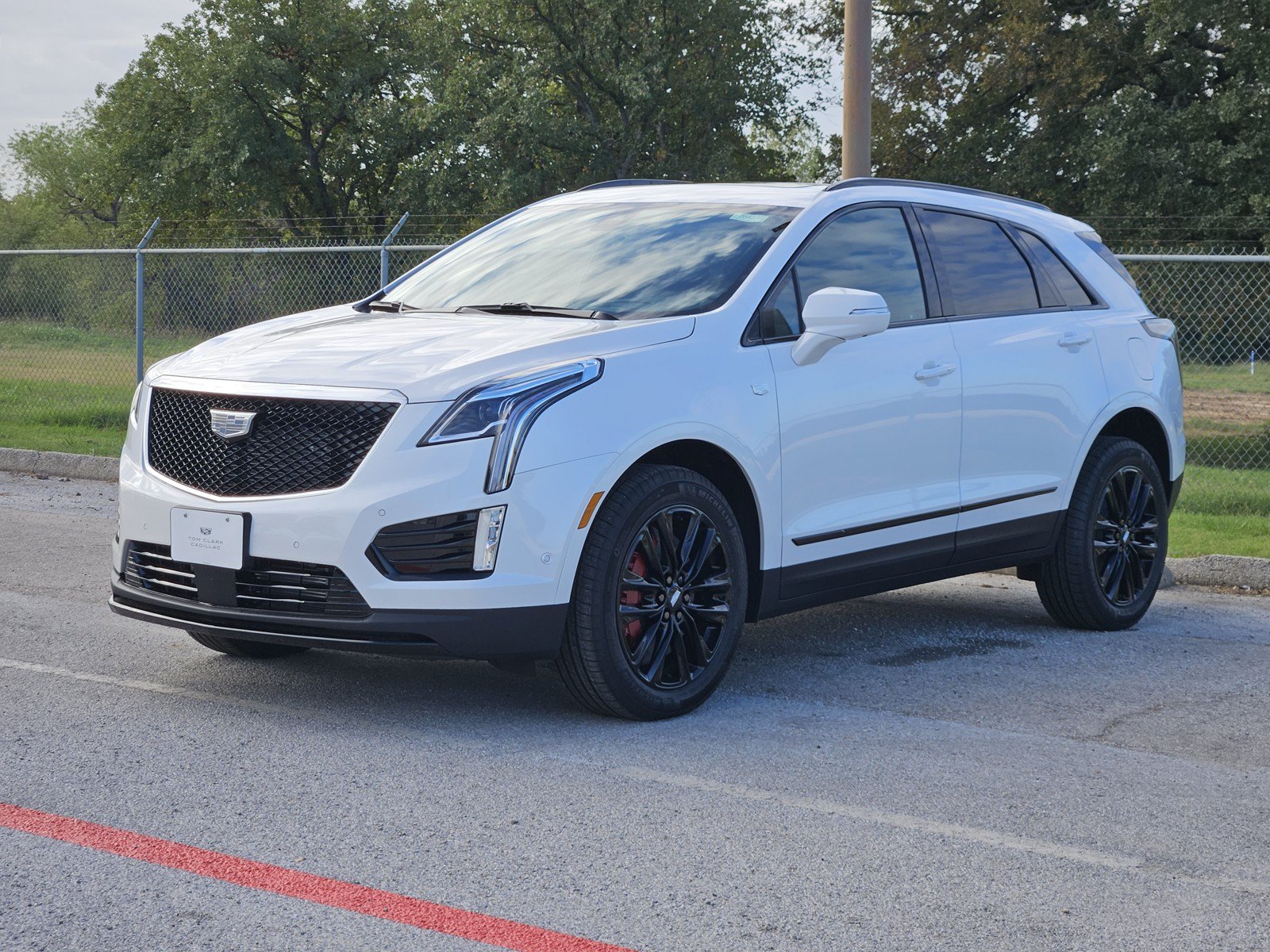 New 2026 Cadillac XT5 Sportv w/ LPO, Onyx Lite Package AWD/4WD image 2