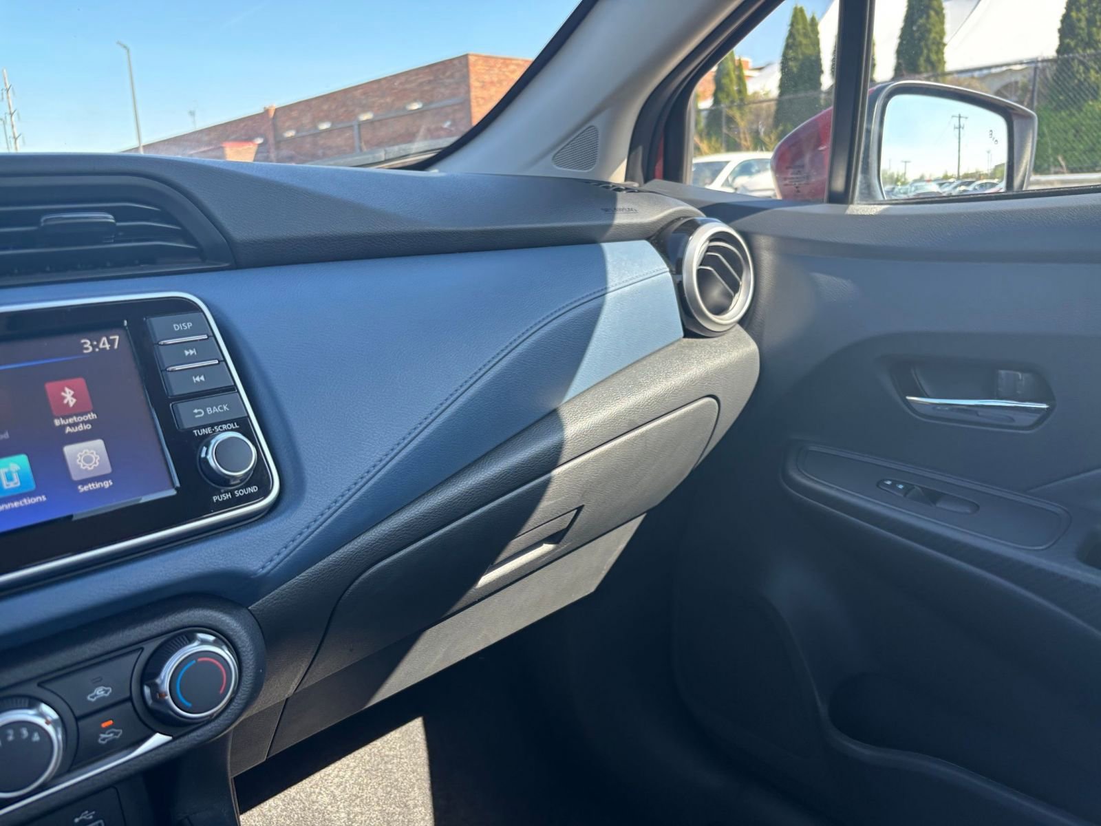 Used 2025 Nissan Versa SV FWD image 33