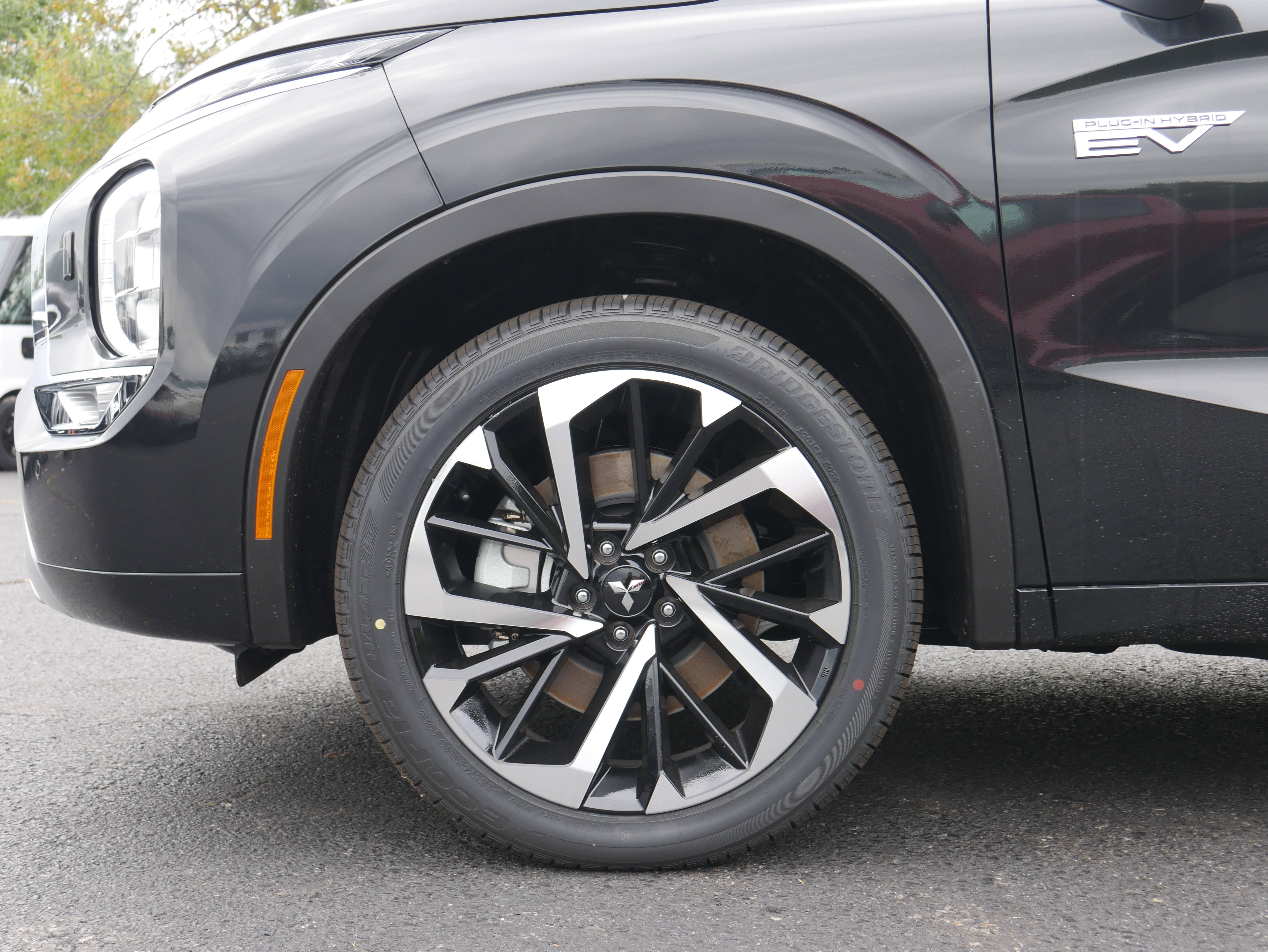 New 2025 Mitsubishi Outlander 4WD Plug-In Hybrid image 11