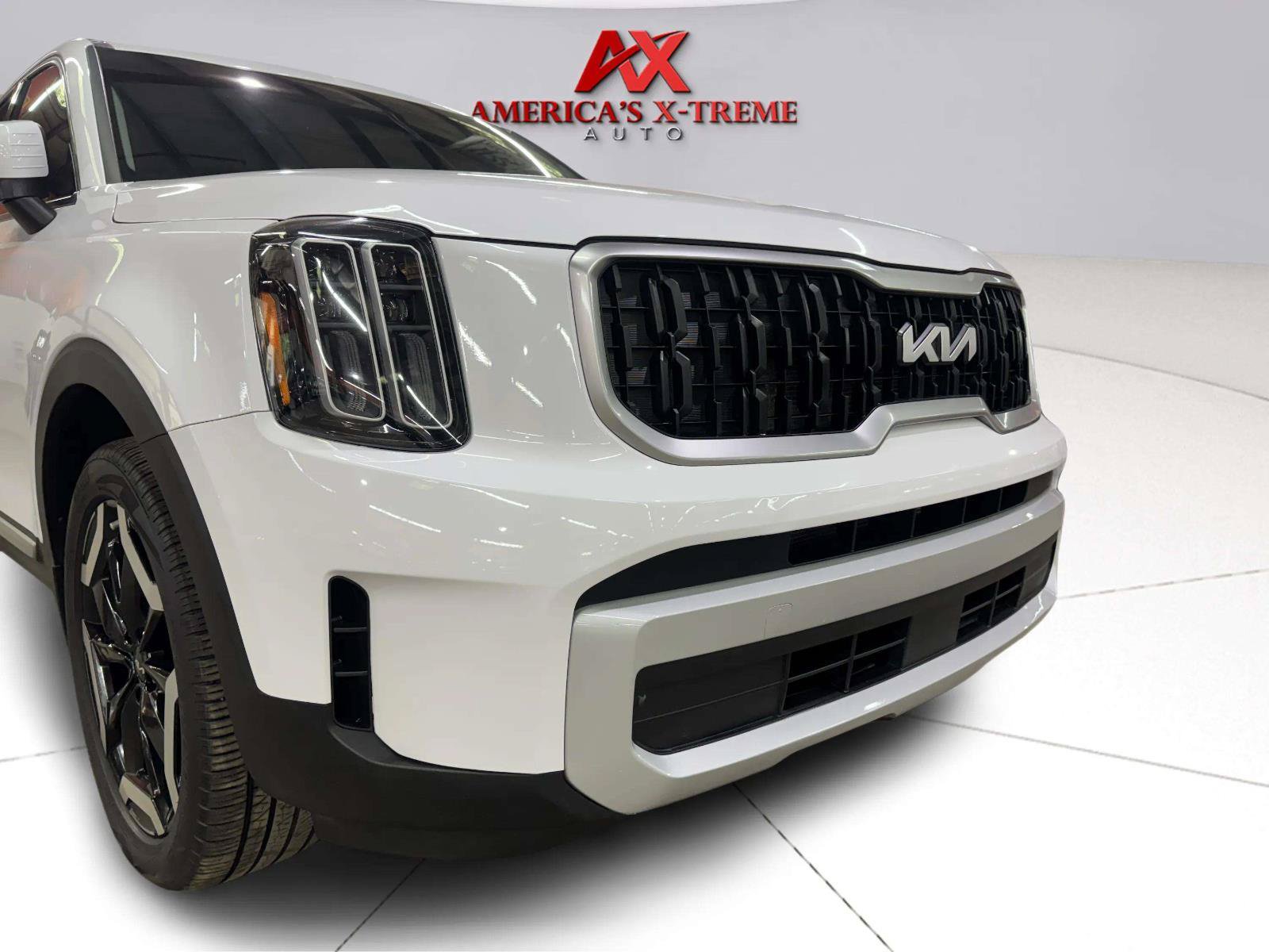 Used 2023 Kia Telluride EX w/ EX Captain's Chair Package FWD image 11