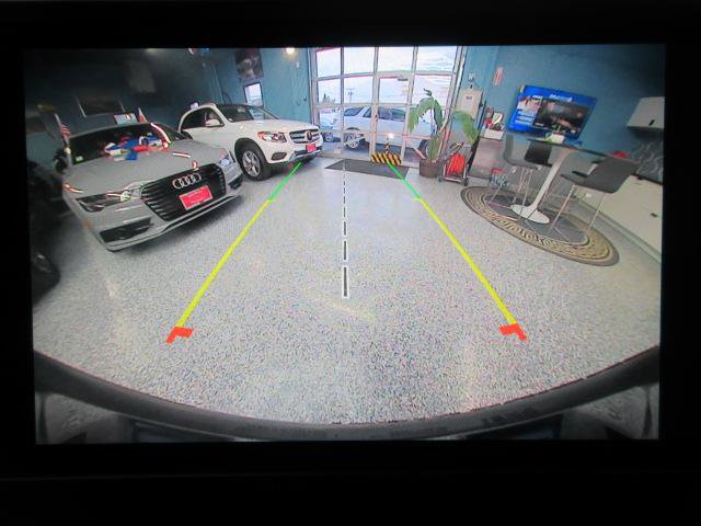 Used 2025 Jeep Wrangler Sahara image 23