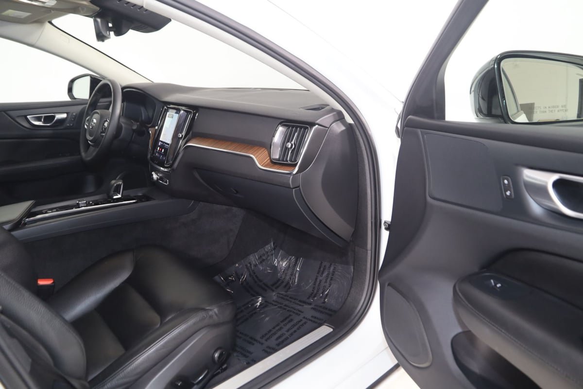 Used 2024 Volvo S60 B5 Plus AWD/4WD image 39