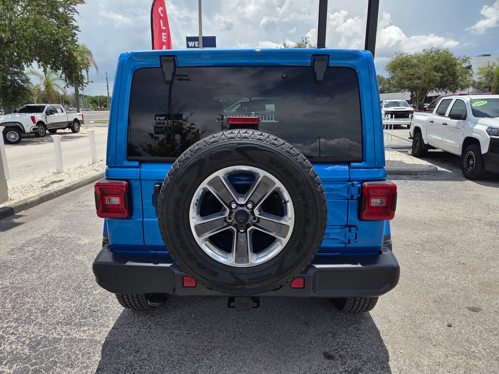 Used 2022 Jeep Wrangler Unlimited Sahara w/ LED Lighting Group AWD/4WD image 13
