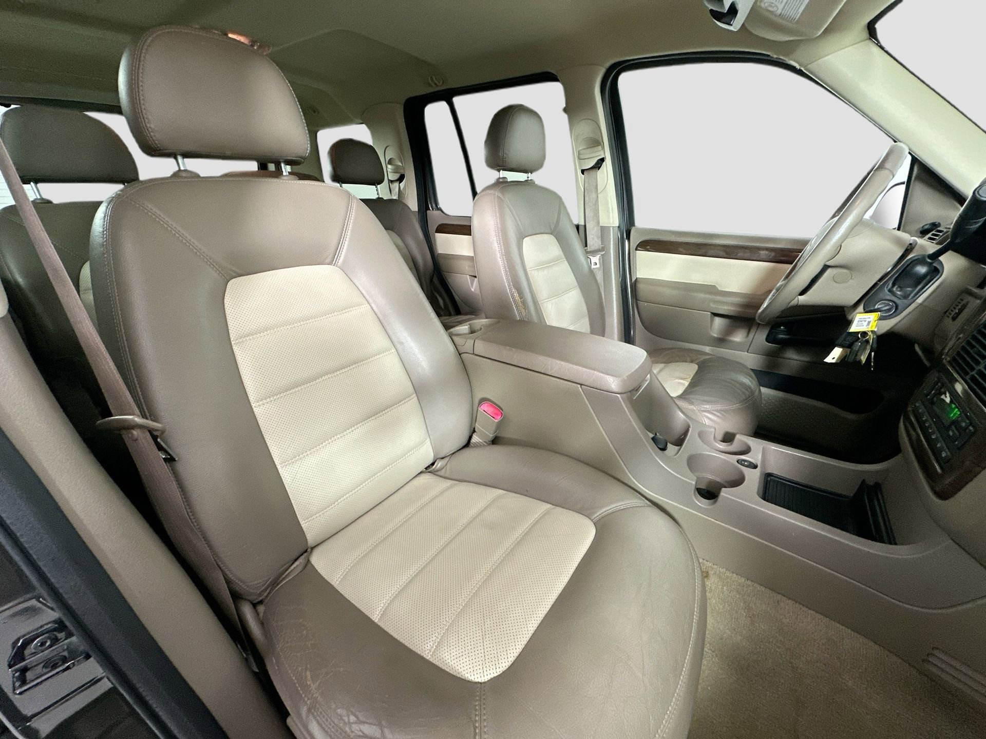 Used 2005 Ford Explorer Eddie Bauer image 23