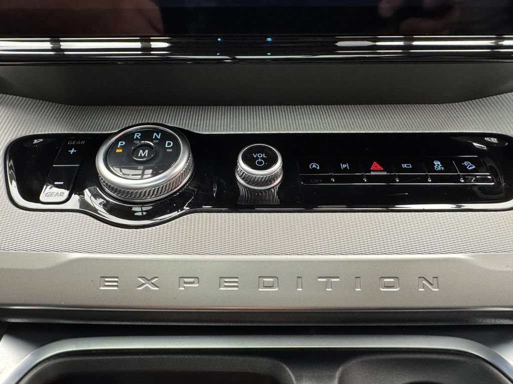 Certified 2025 Ford Expedition Active AWD/4WD image 20