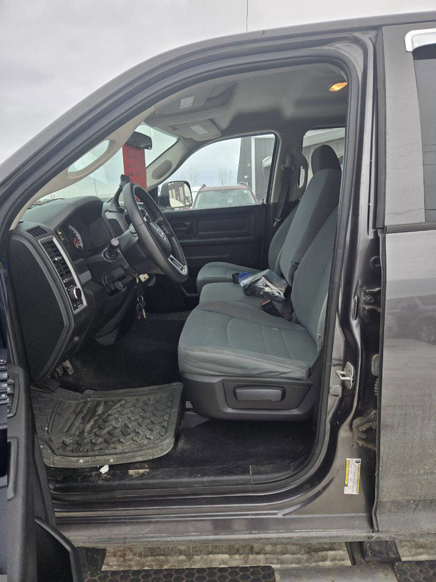 Used 2015 RAM 1500 ST w/ SXT Appearance Group image 16