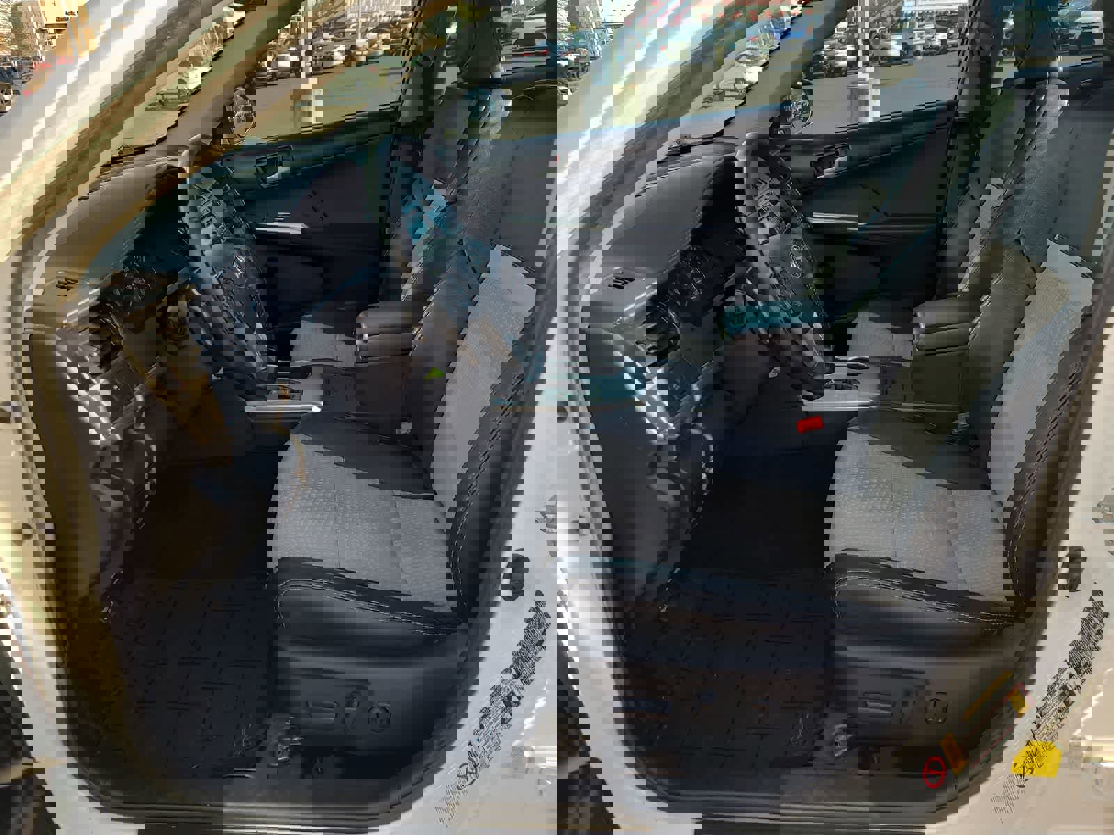 Used 2014 Toyota Camry SE image 19