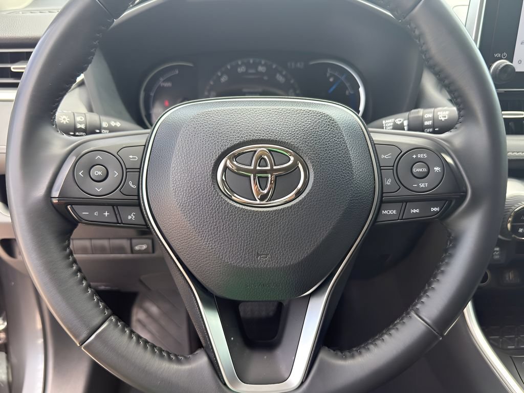 Used 2025 Toyota RAV4 XLE Premium AWD/4WD image 18