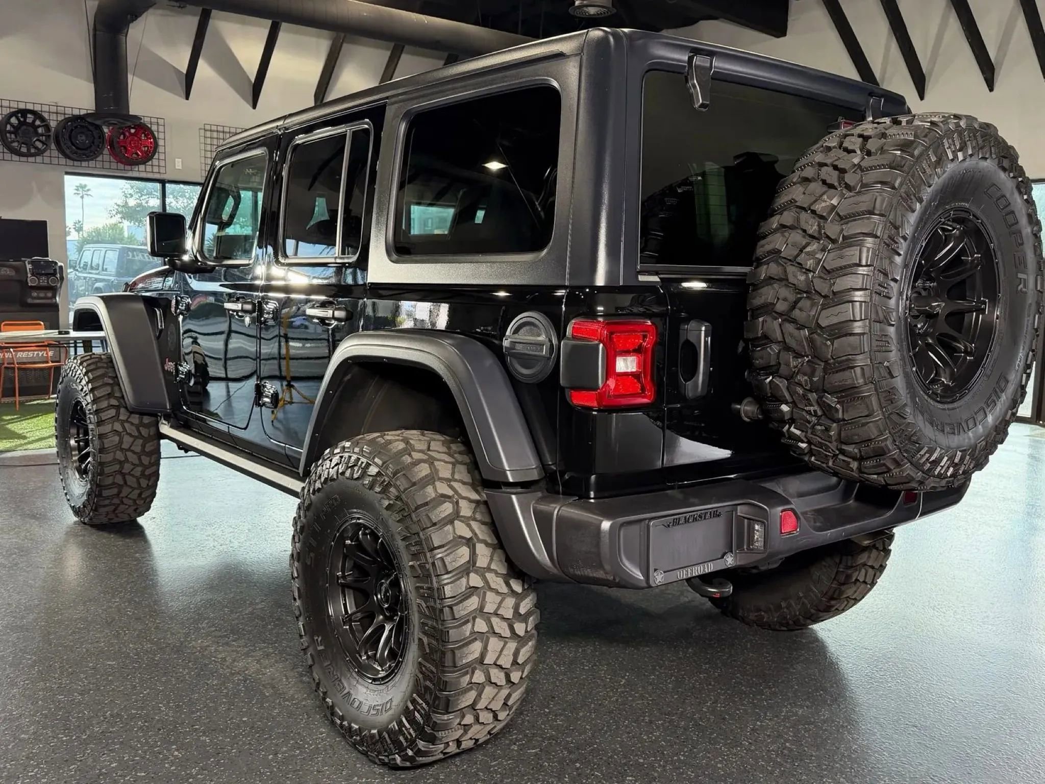 Used 2025 Jeep Wrangler Unlimited Rubicon image 8