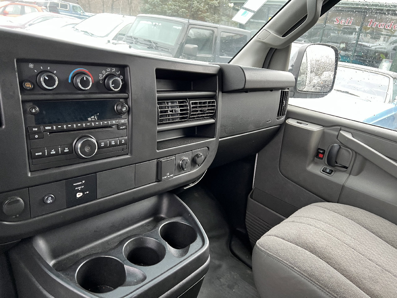 Used 2017 GMC Savana 2500 RWD 2500 135 image 9