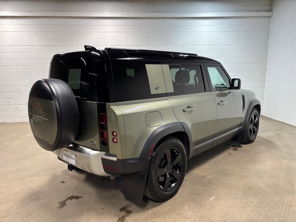 Used 2020 Land Rover Defender 110 First Edition image 6