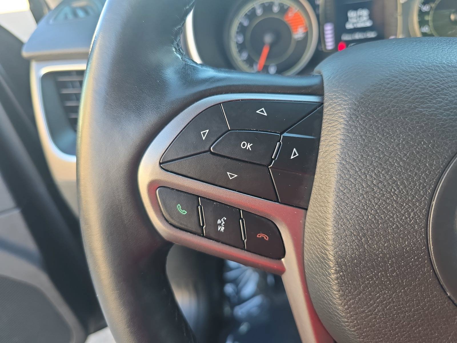 Used 2021 Jeep Cherokee Latitude Lux w/ Sun & Sound Group FWD image 17
