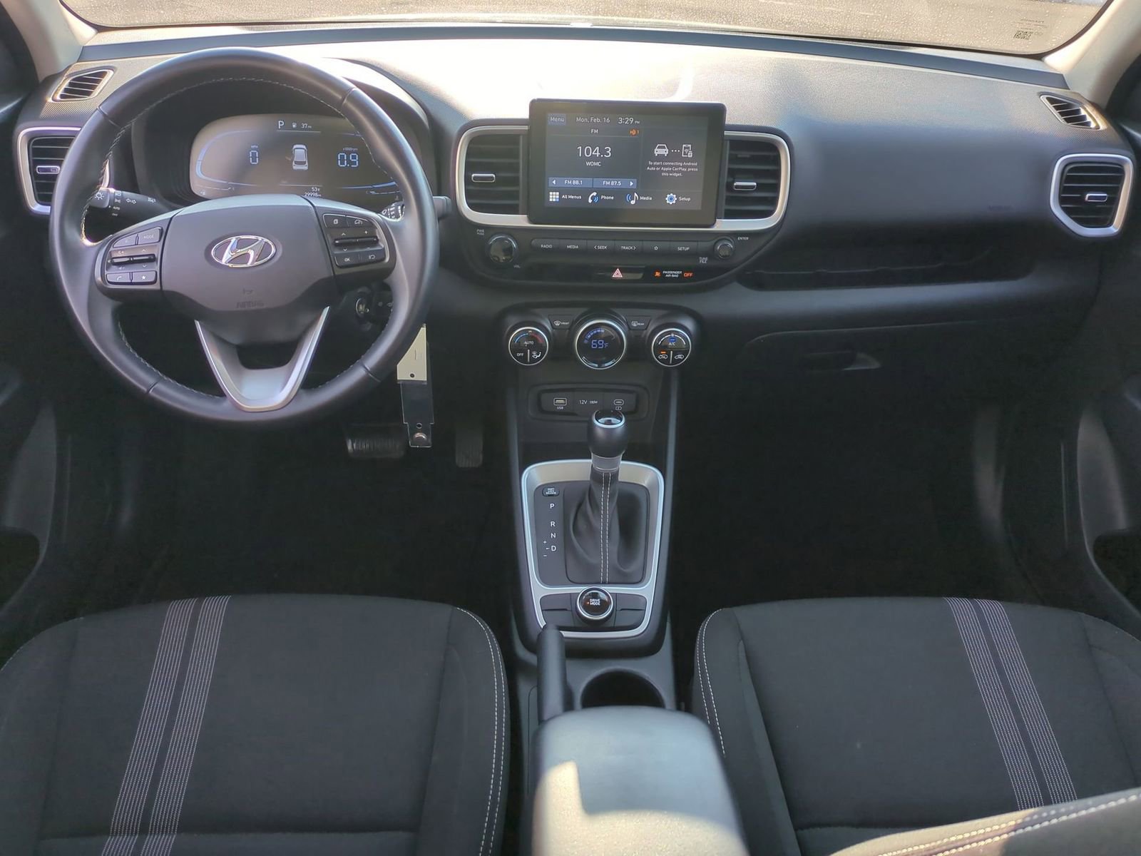 Used 2023 Hyundai Venue SEL image 17