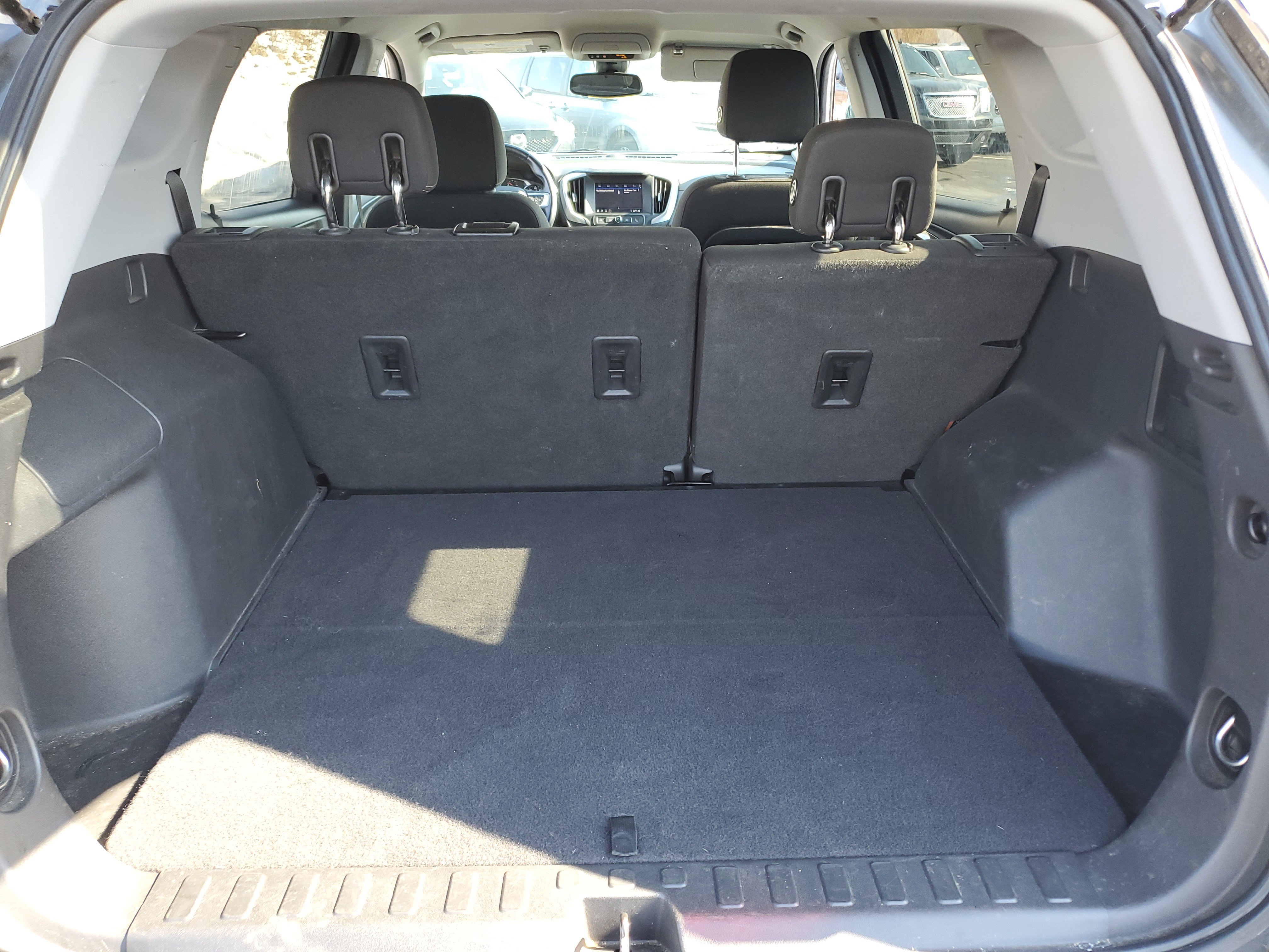 Used 2020 GMC Terrain SLE w/ Driver Convenience Package image 11