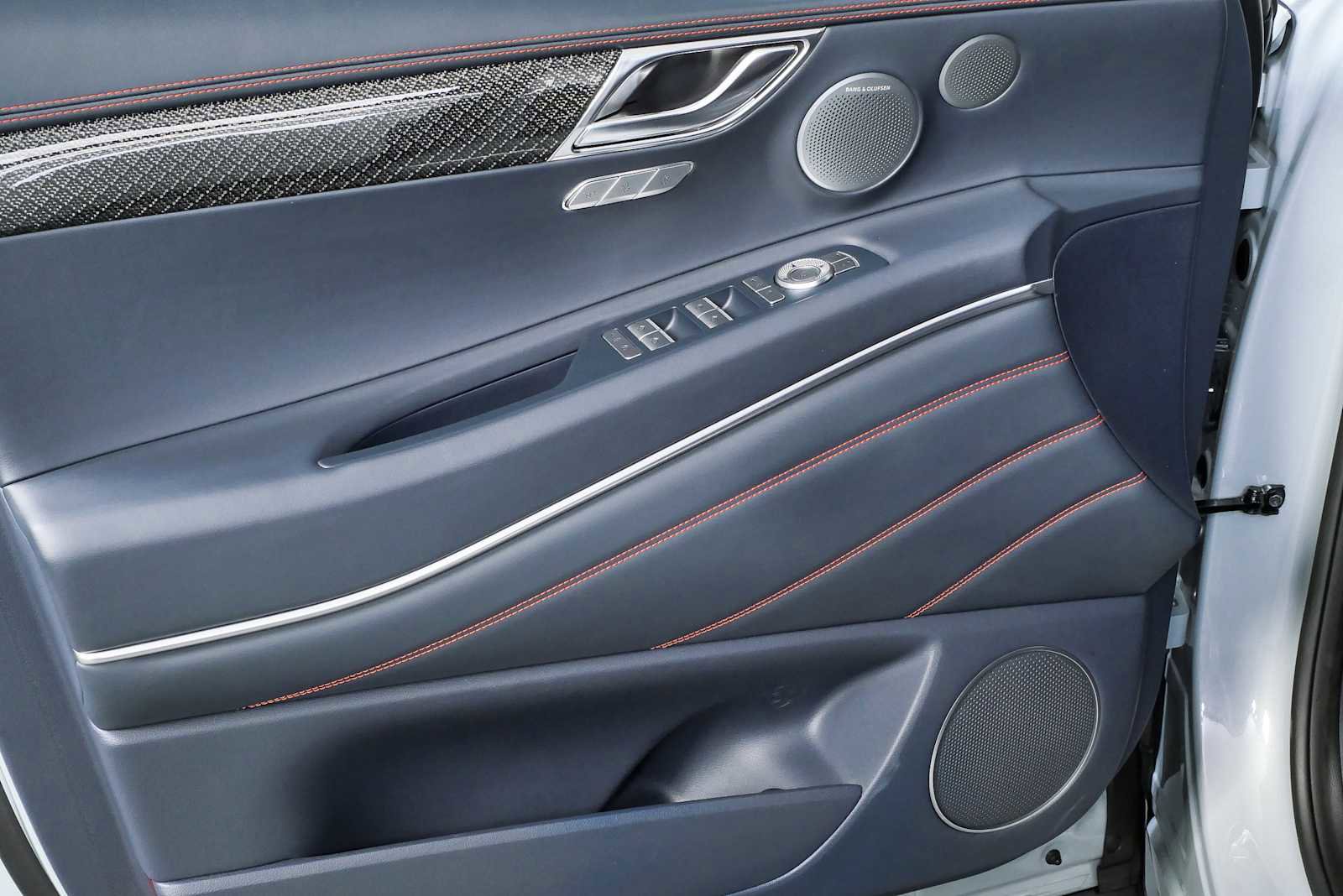 Used 2025 Genesis GV80 3.5T e-SC AWD/4WD image 6