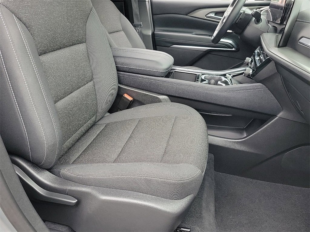 Used 2025 Chevrolet Traverse LT w/ Enhanced Driving Package image 16