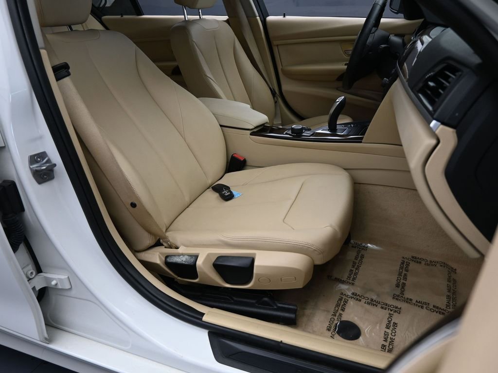Used 2014 BMW 320i Sedan image 40