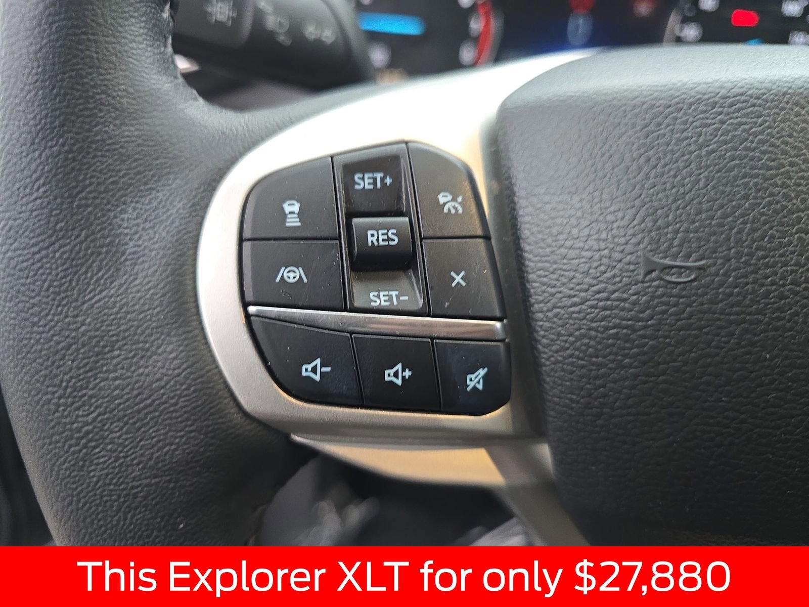 Used 2023 Ford Explorer XLT w/ Equipment Group 202A RWD image 26