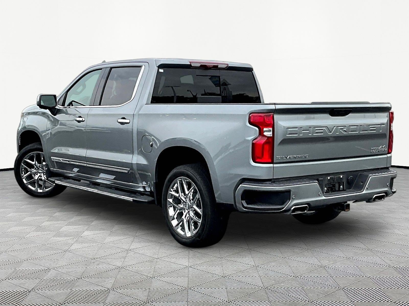Used 2024 Chevrolet Silverado 1500 High Country w/ High Country Premium Package AWD/4WD image 4