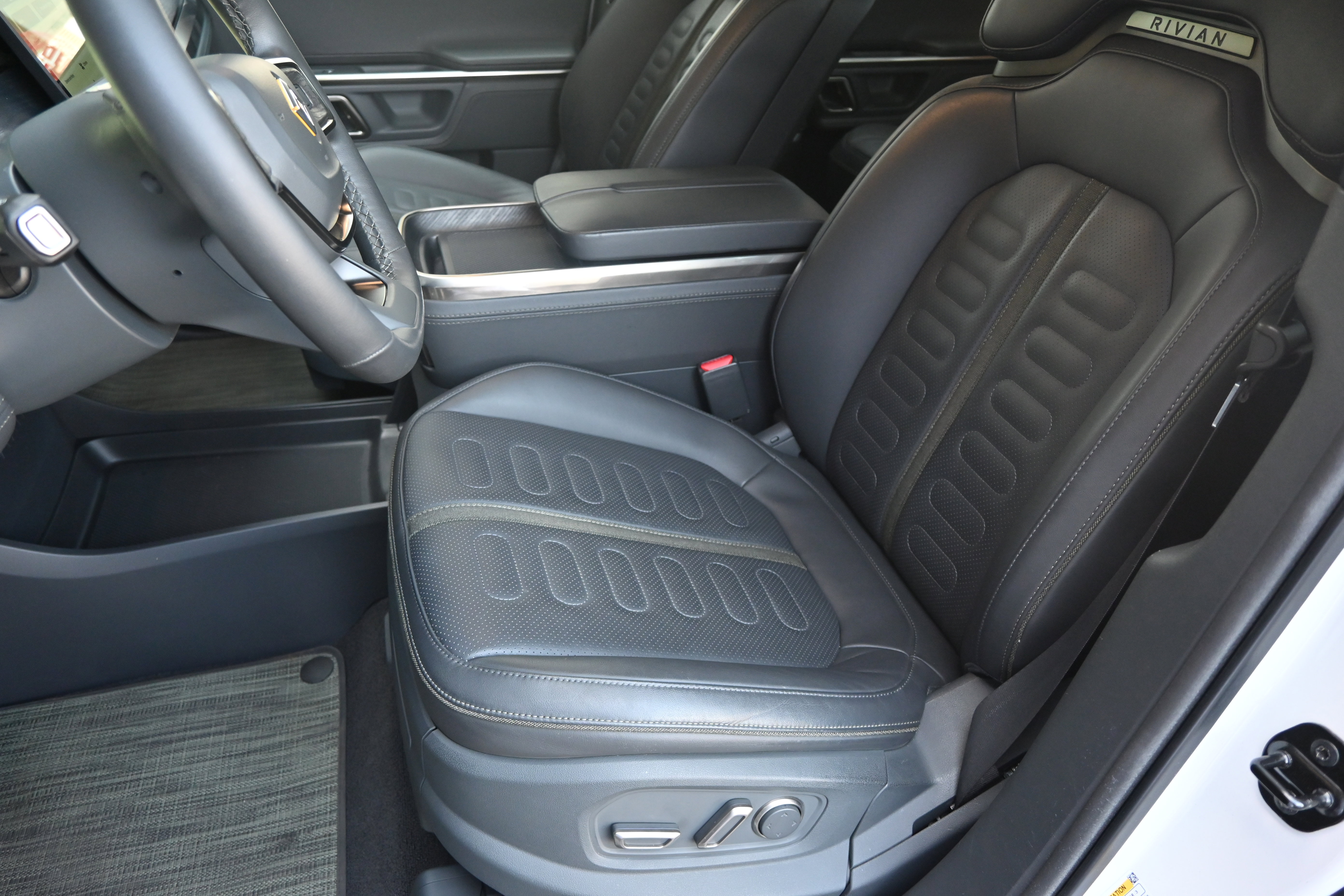 Used 2023 Rivian R1T Adventure image 35