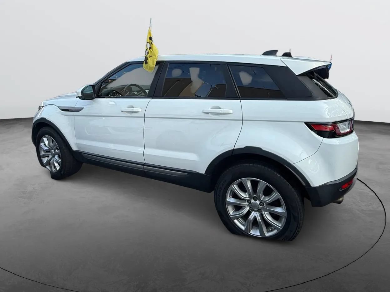 Used 2017 Land Rover Range Rover Evoque SE AWD/4WD image 7