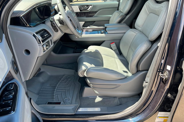 Used 2021 Lincoln Navigator Reserve w/ Luxury Package AWD/4WD image 17