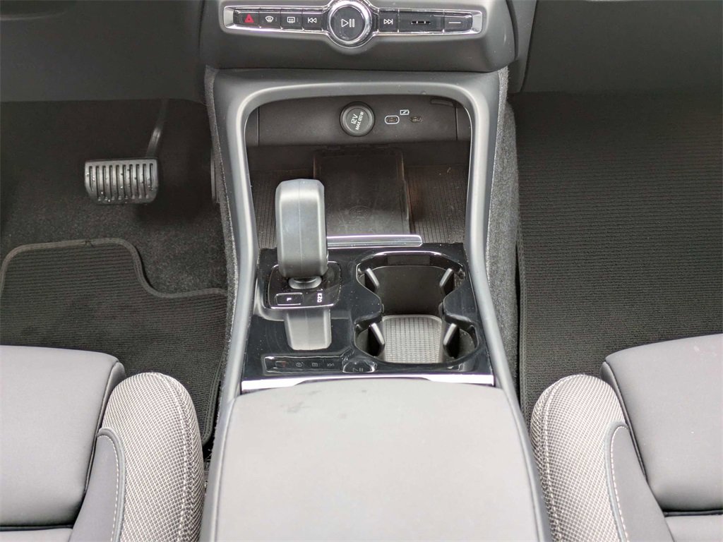 Used 2023 Volvo XC40 Recharge Core image 21
