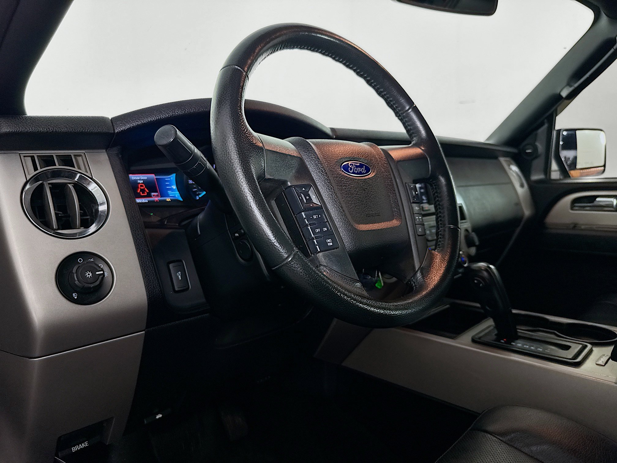 Used 2017 Ford Expedition XLT w/ Equipment Group 202A AWD/4WD image 20