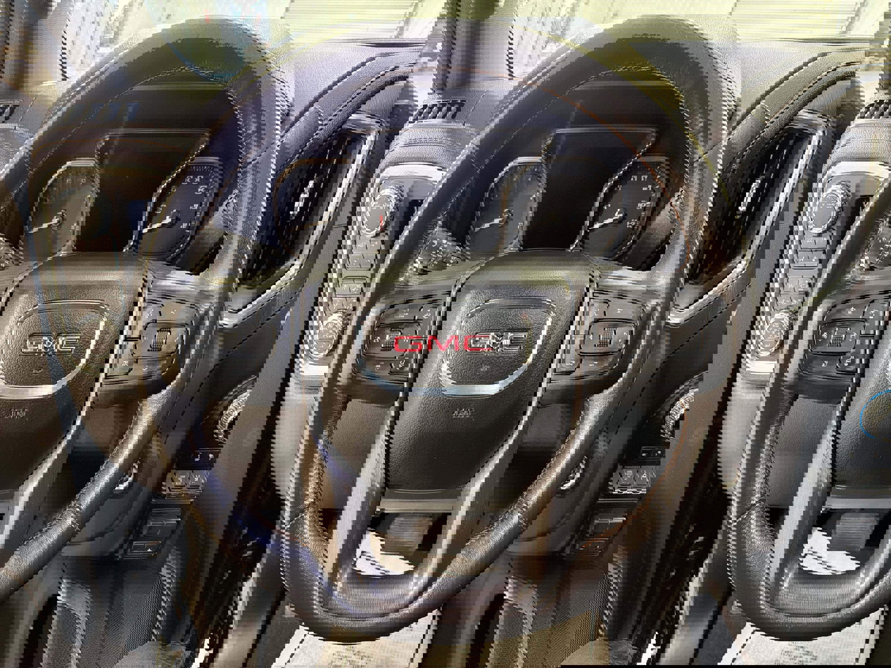 Used 2020 GMC Sierra 2500 AT4 w/ AT4 Premium Package image 13