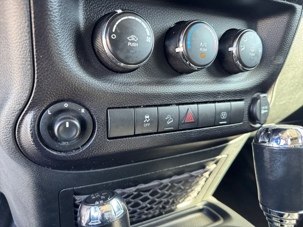 Used 2018 Jeep Wrangler Unlimited Sahara image 19