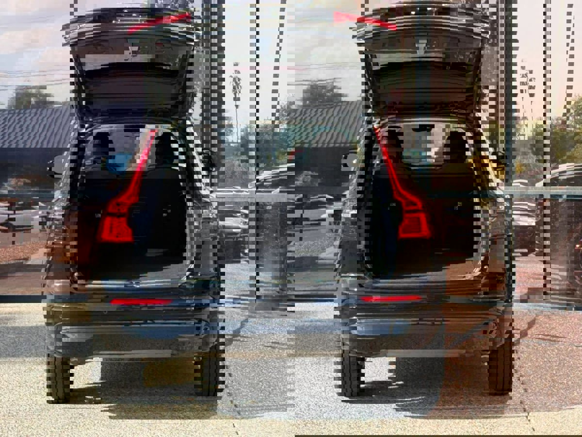 Used 2022 Volvo XC60 B5 Momentum image 30