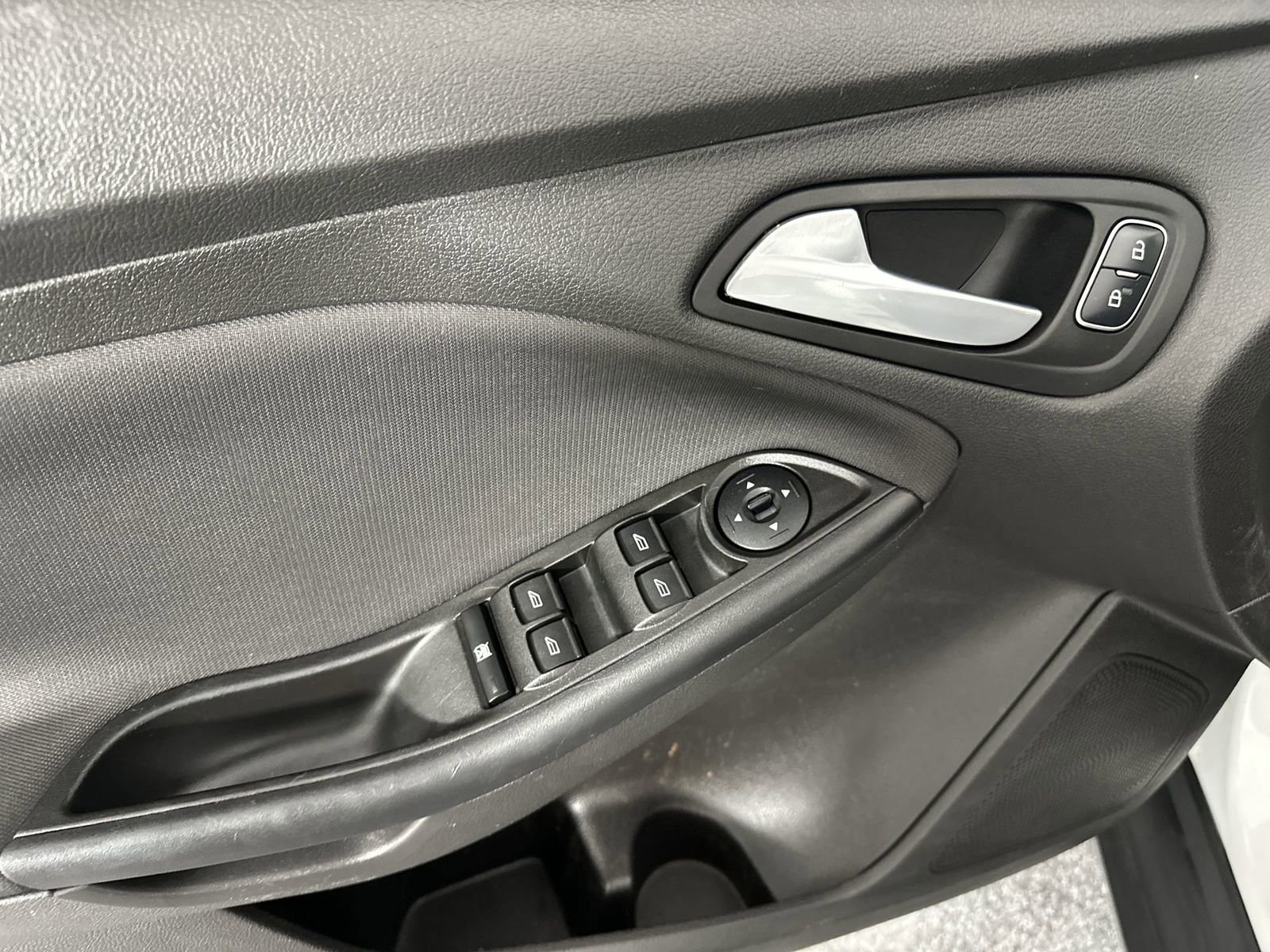 Used 2018 Ford Focus SE FWD image 13