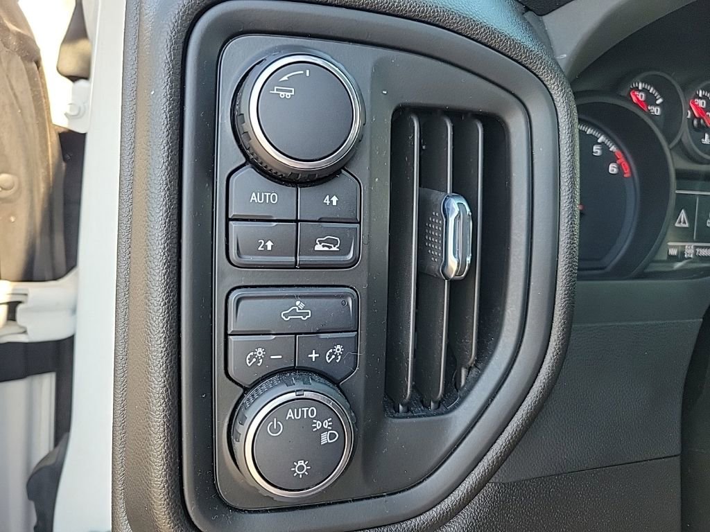 Used 2024 Chevrolet Silverado 1500 Custom image 20