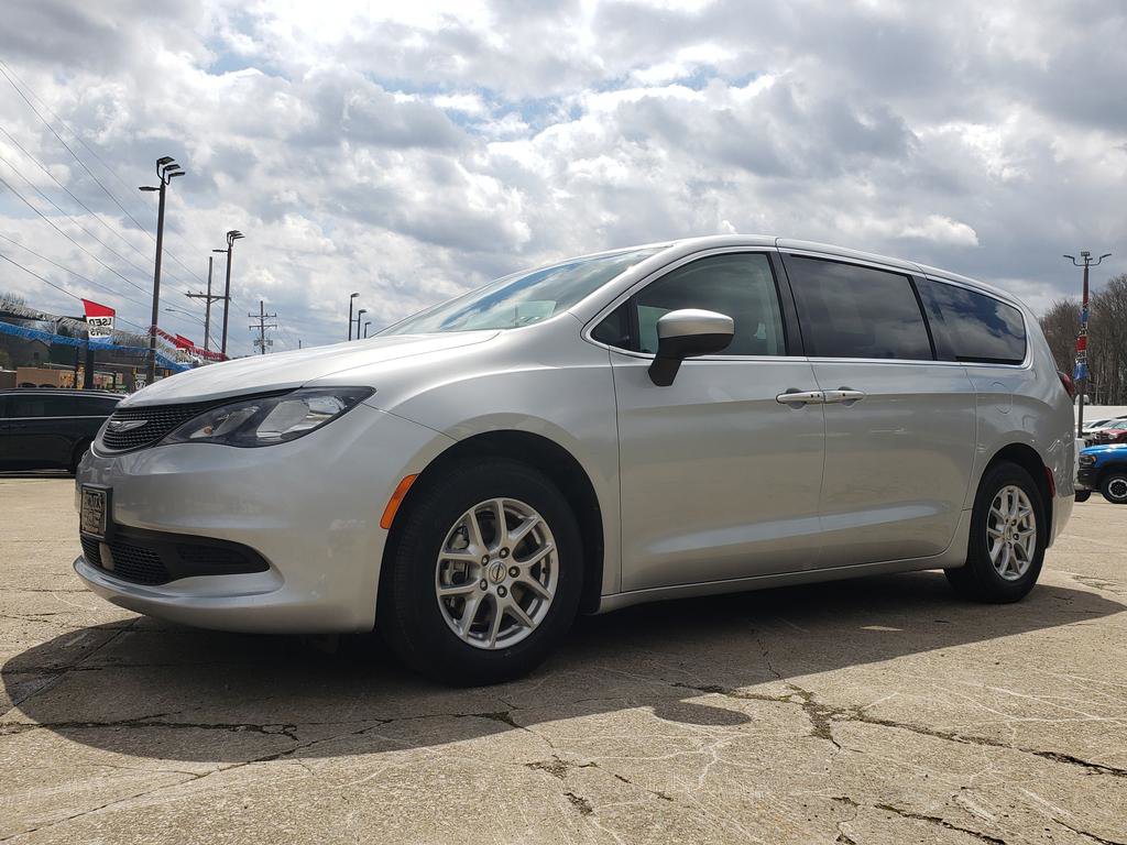 Used 2023 Chrysler Voyager LX image 8