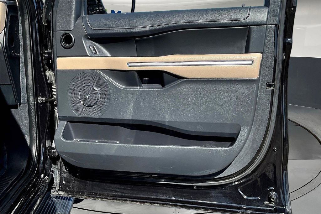 Used 2024 Ford Expedition Limited image 29