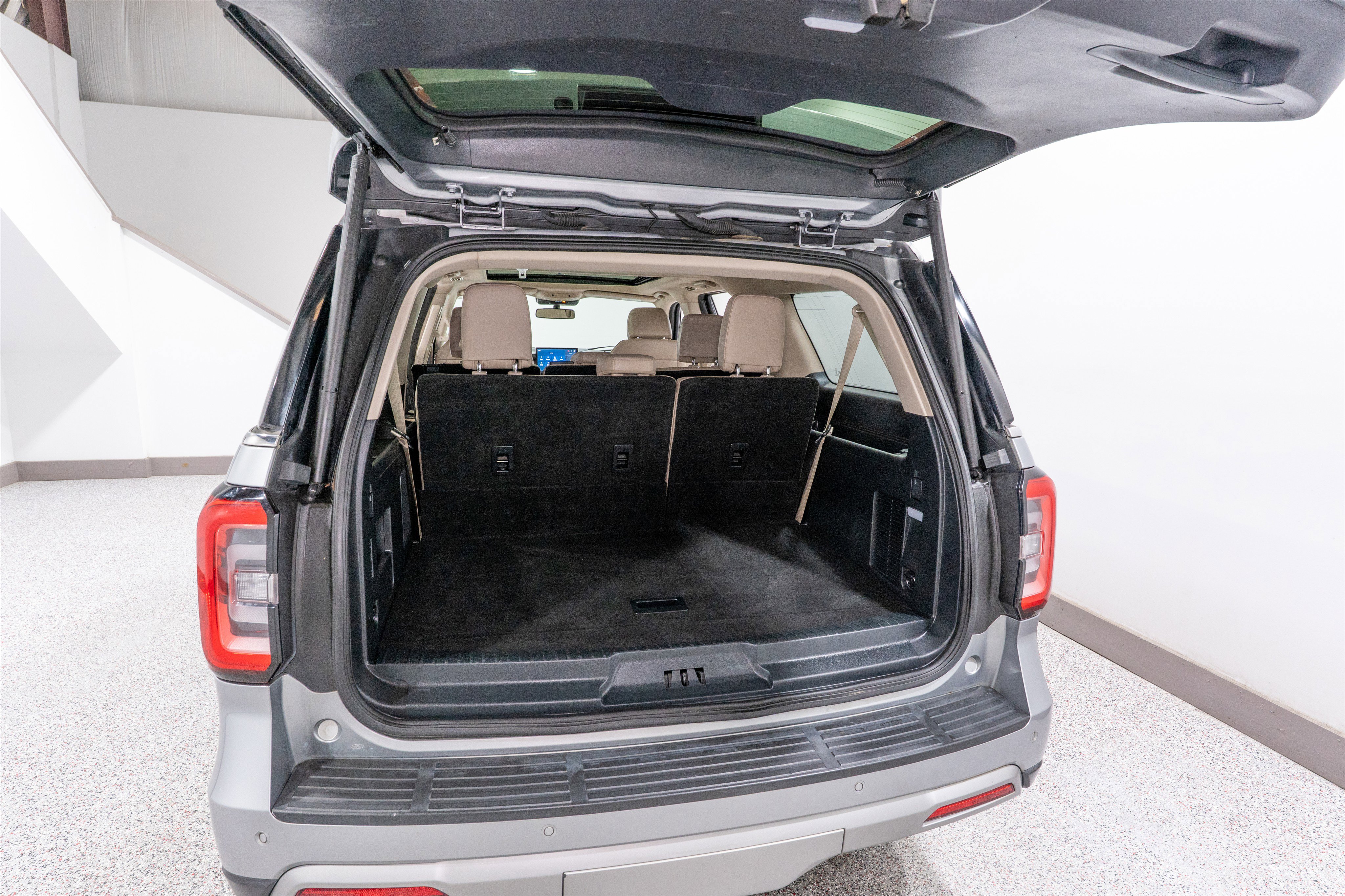 Used 2023 Ford Expedition Max Limited image 35