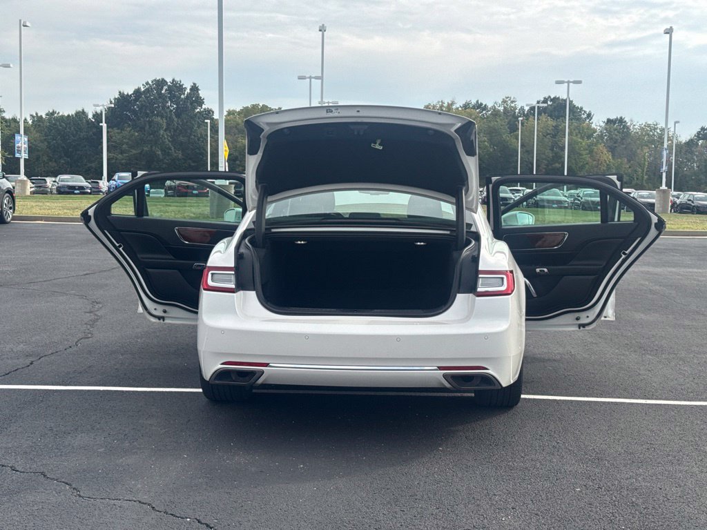 Used 2018 Lincoln Continental Select AWD/4WD image 21