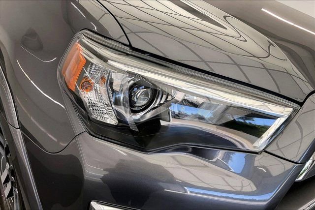 Used 2022 Toyota 4Runner Limited AWD/4WD image 29