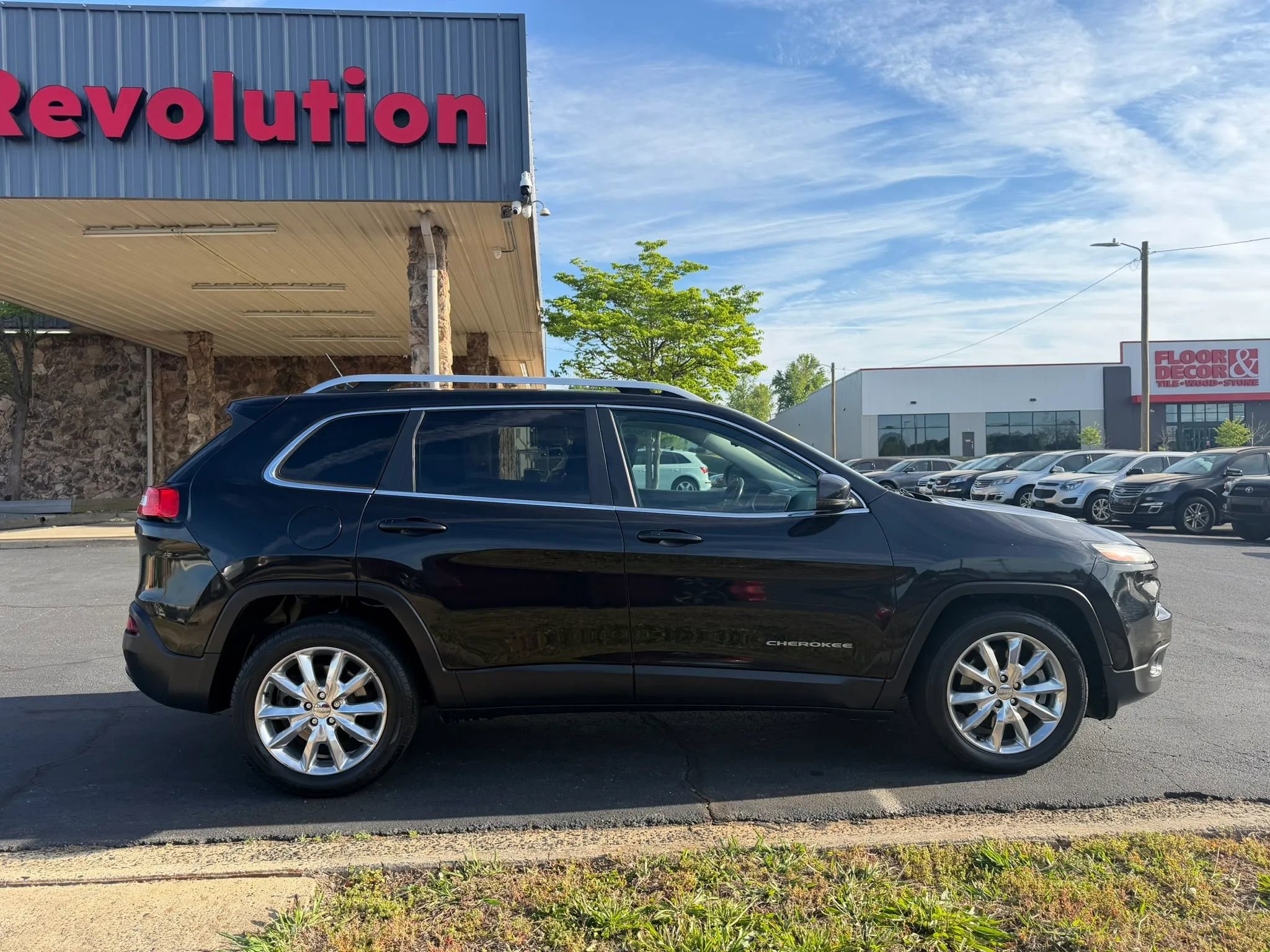 Used 2014 Jeep Cherokee Limited w/ Luxury Group FWD image 8
