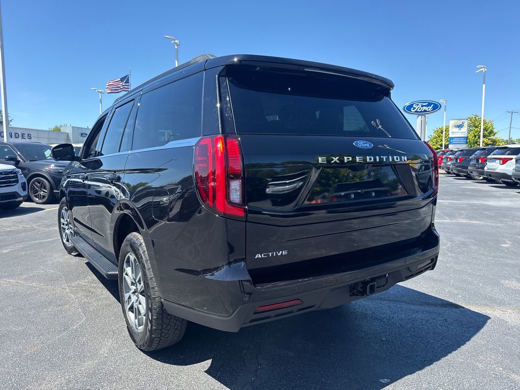 Used 2025 Ford Expedition Active AWD/4WD image 9