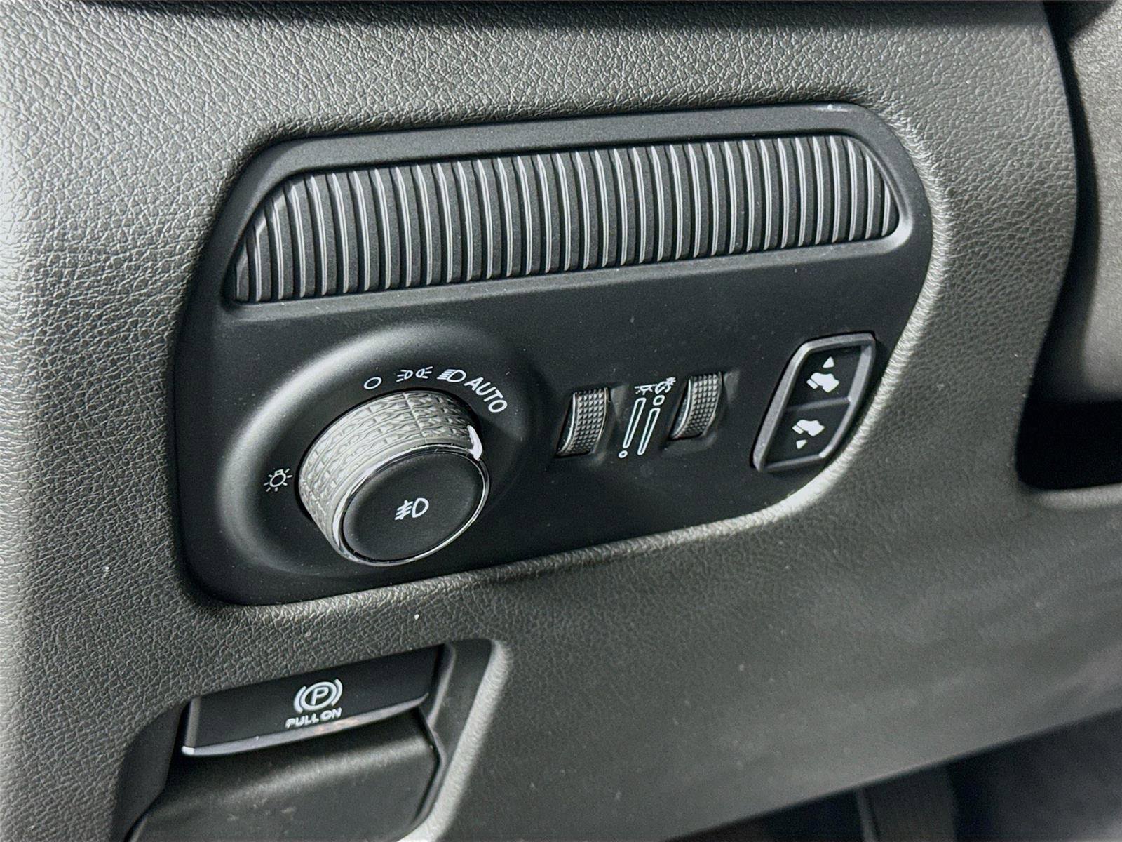 Used 2022 Jeep Wagoneer Series III w/ Convenience Group I RWD image 8