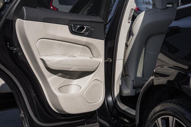 Used 2023 Volvo XC60 B6 Ultimate w/ Protection Package Premier image 36