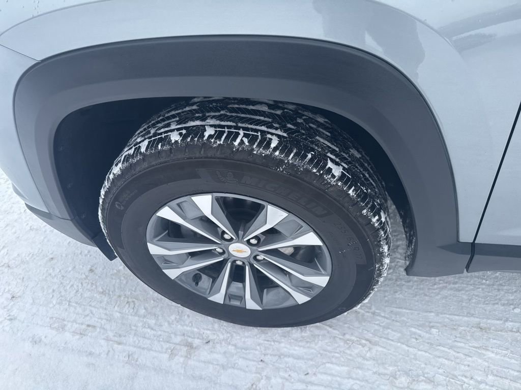 Certified 2025 Chevrolet Equinox LT w/ Safety and Technology Package image 10