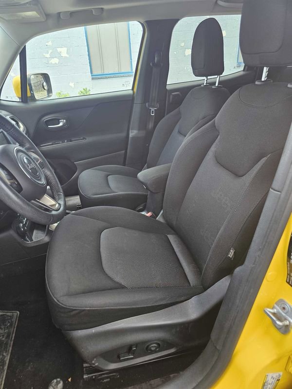 Used 2015 Jeep Renegade Latitude w/ Popular Equipment Group AWD/4WD image 18
