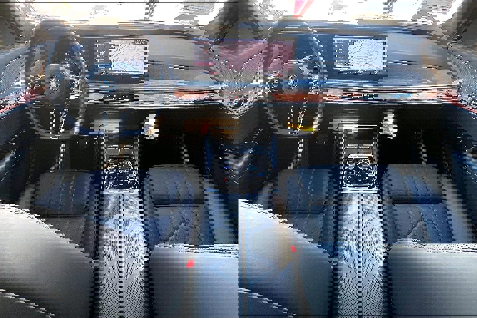 Used 2025 BMW i7 xDrive60 w/ Executive Package image 15