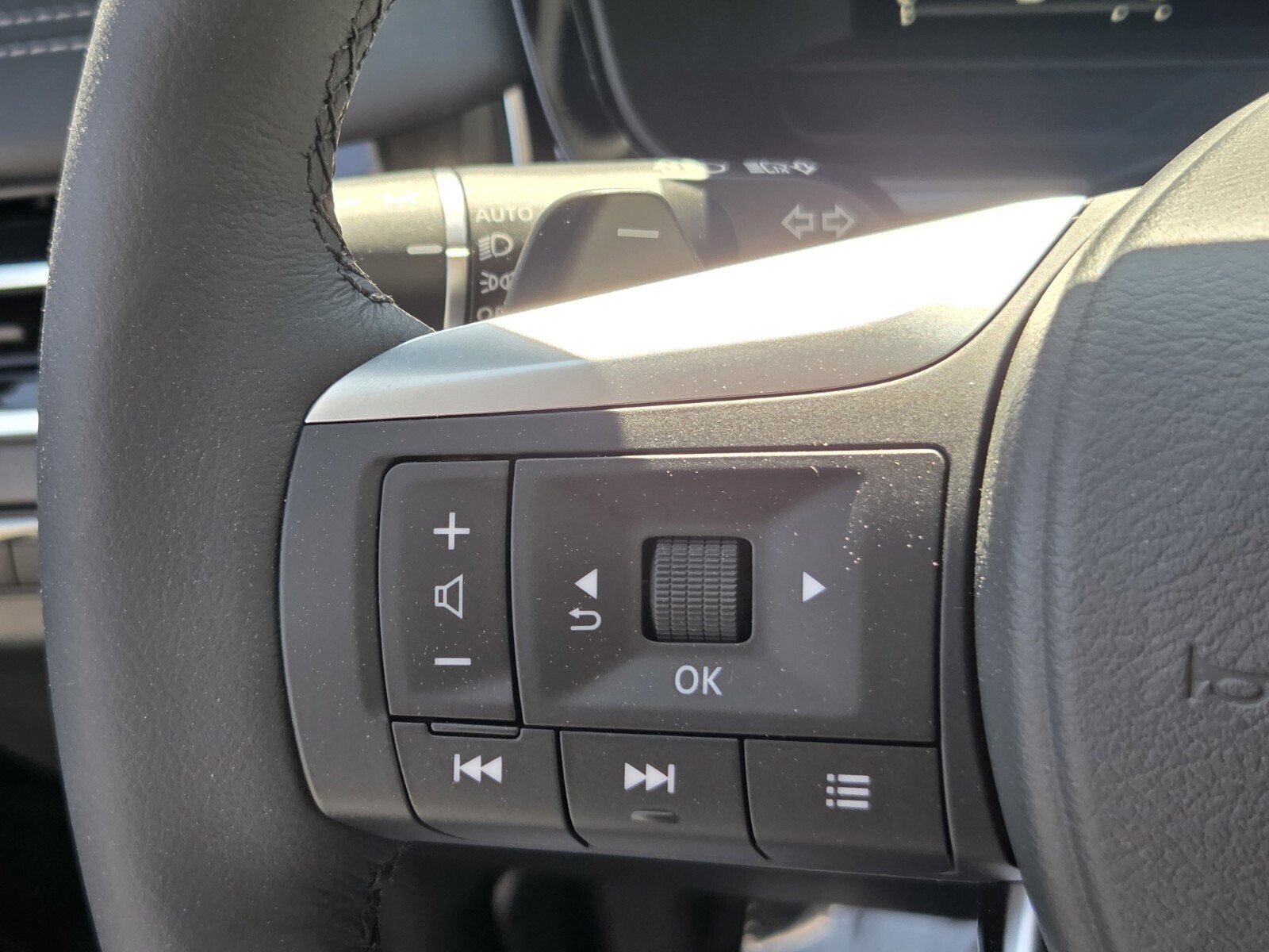 New 2026 INFINITI QX60 Luxe w/ Family Package image 22