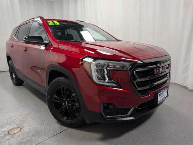 Used 2023 GMC Terrain AT4 AWD/4WD image 2