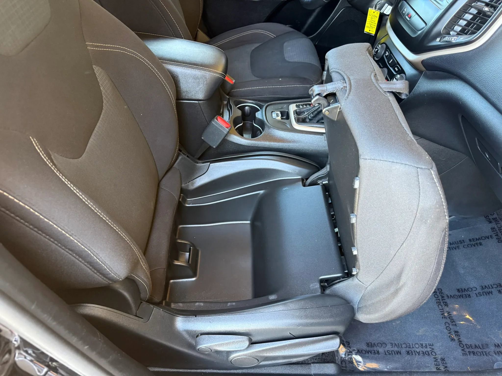 Used 2017 Jeep Cherokee Latitude w/ Safety/Convenience Group FWD image 25