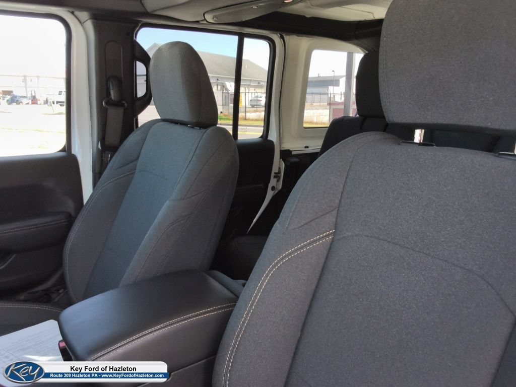 Used 2025 Jeep Wrangler Unlimited Sahara AWD/4WD image 23